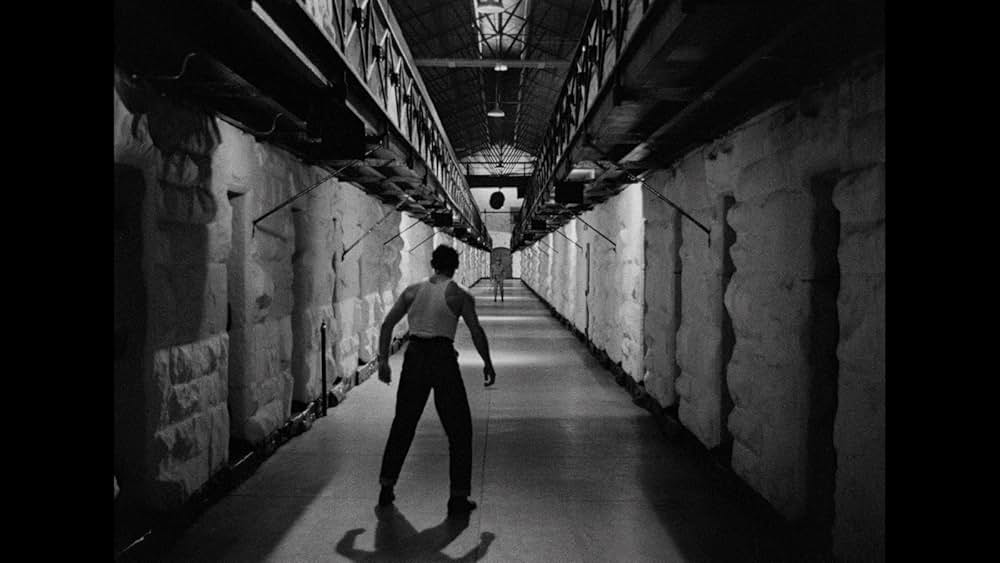 第十一号監房の暴動の画像