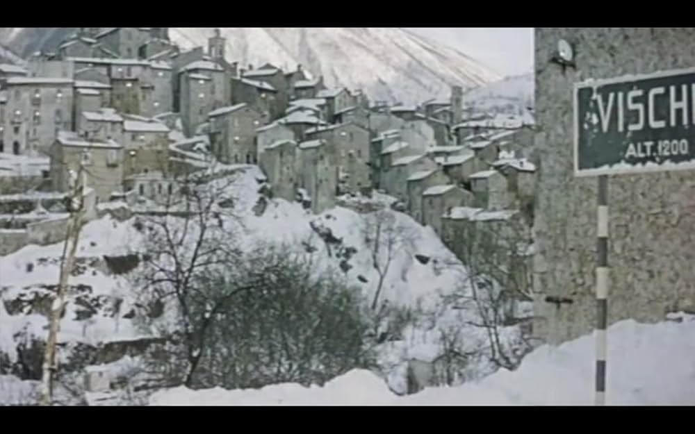 人間と狼の画像