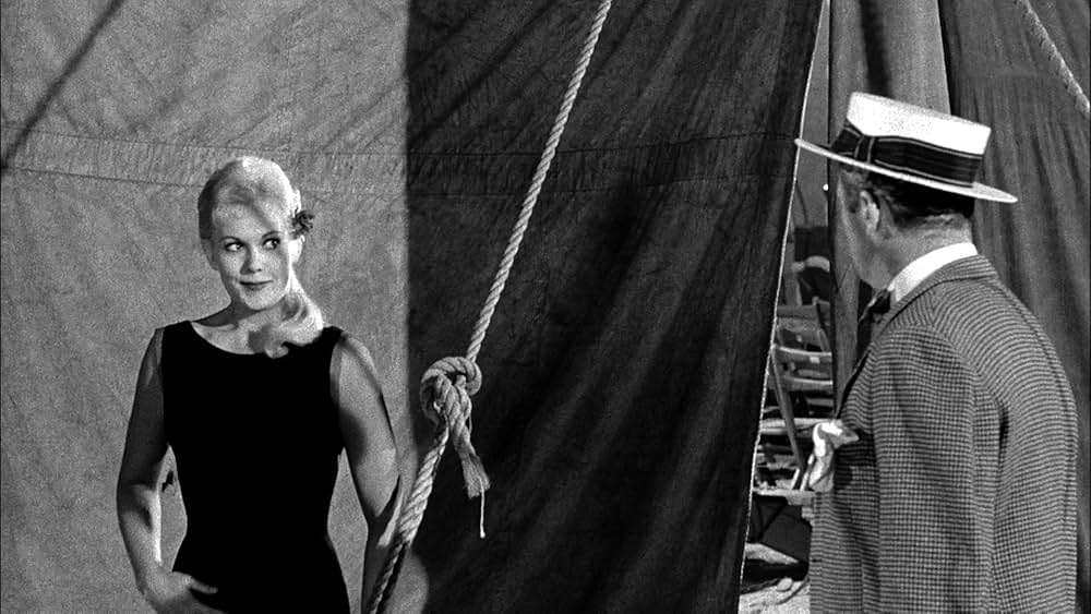 女ひとりの画像