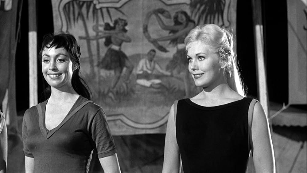 女ひとりの画像