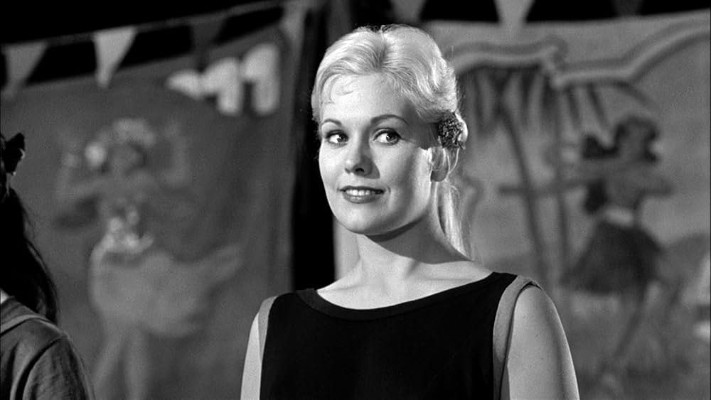 女ひとりの画像