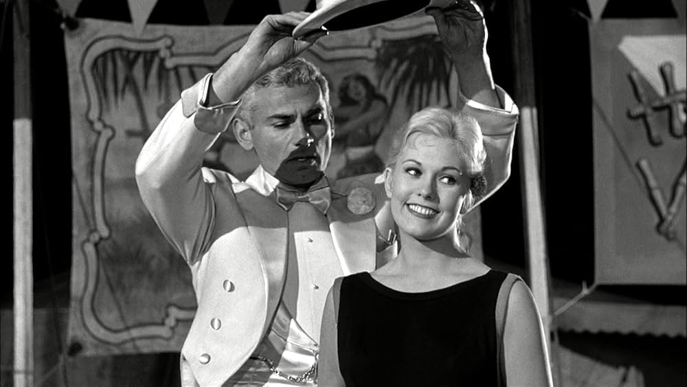 女ひとりの画像