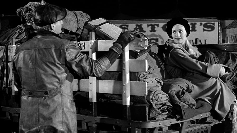 女ひとりの画像