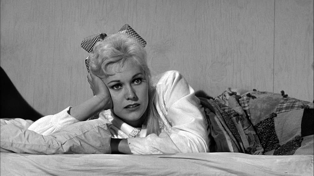 女ひとりの画像