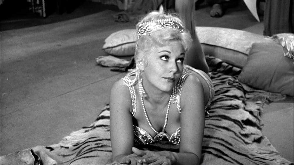 女ひとりの画像