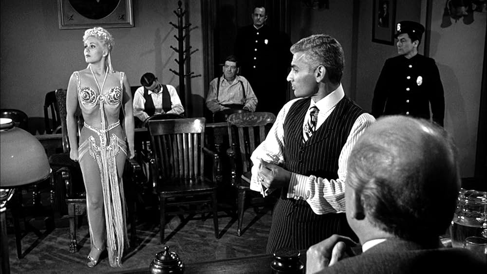 女ひとりの画像