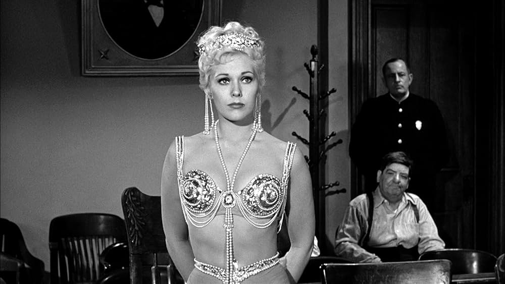 女ひとりの画像