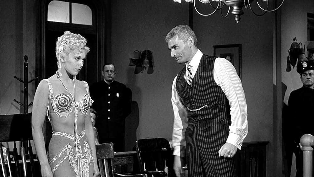 女ひとりの画像