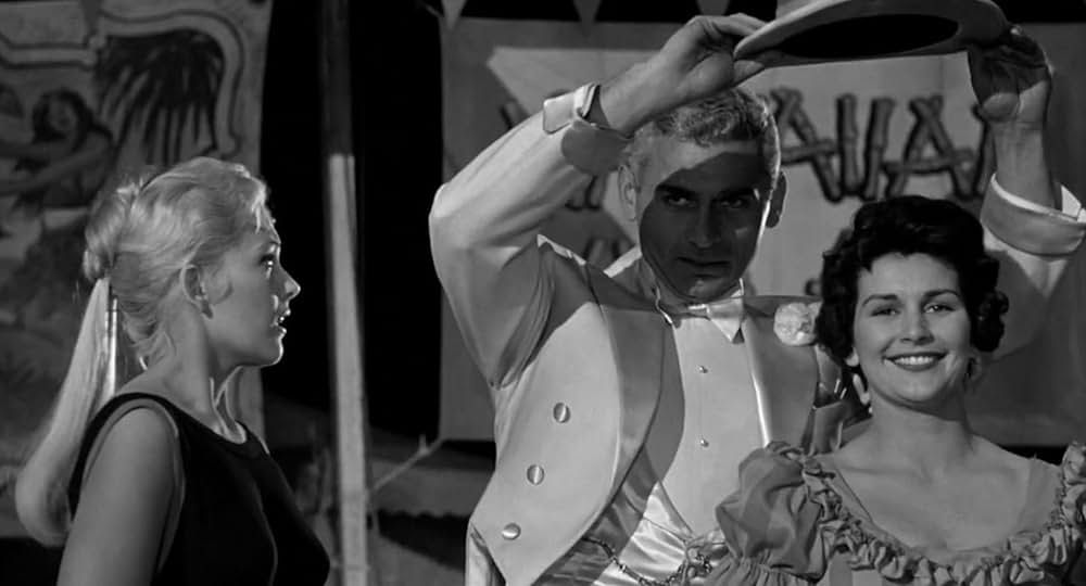 女ひとりの画像