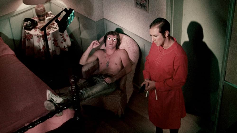 女装ドロ マーサおばさん、ただいま手配中の画像