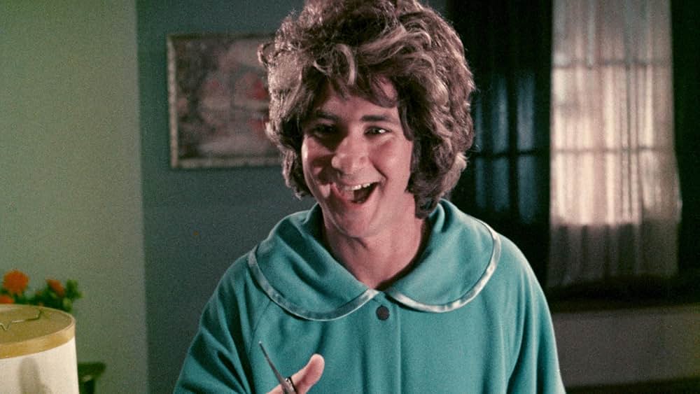 女装ドロ マーサおばさん、ただいま手配中の画像