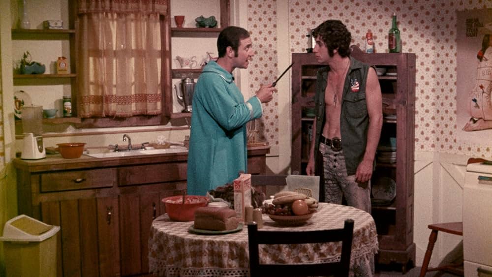 女装ドロ マーサおばさん、ただいま手配中の画像