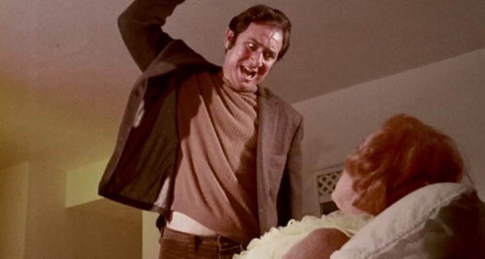 女装ドロ マーサおばさん、ただいま手配中の画像