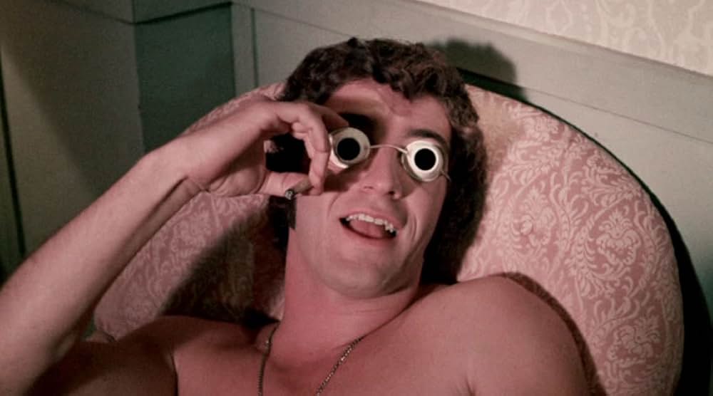 女装ドロ マーサおばさん、ただいま手配中の画像