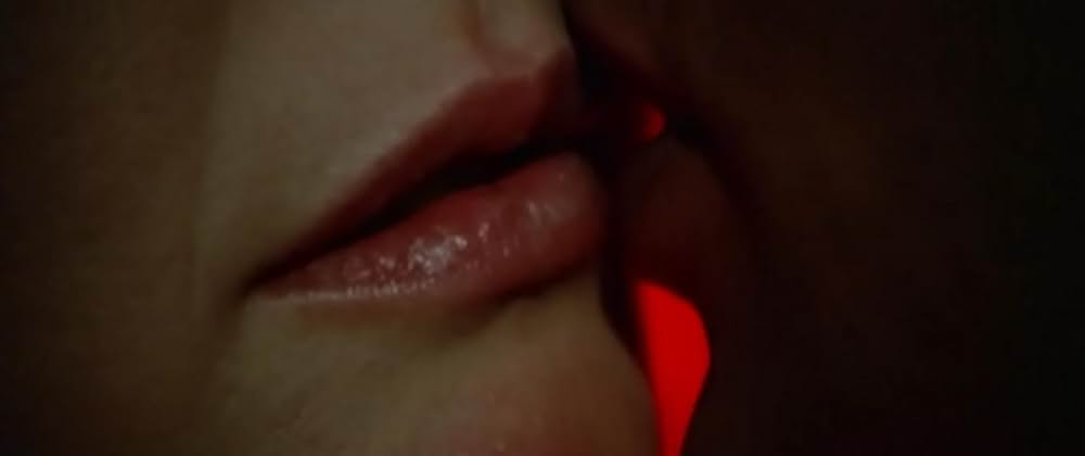 甘く危険な女の画像