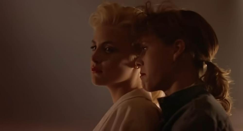 トゥー・ムーンの画像