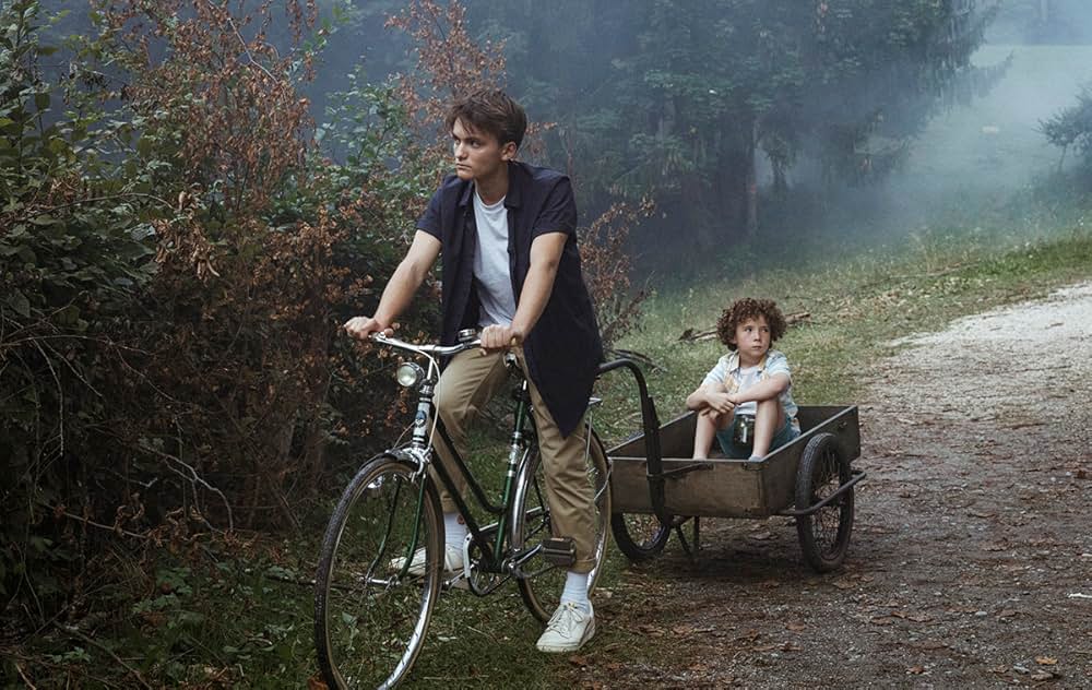 ストレンジ・ハウス: 呪われた家の秘密の画像