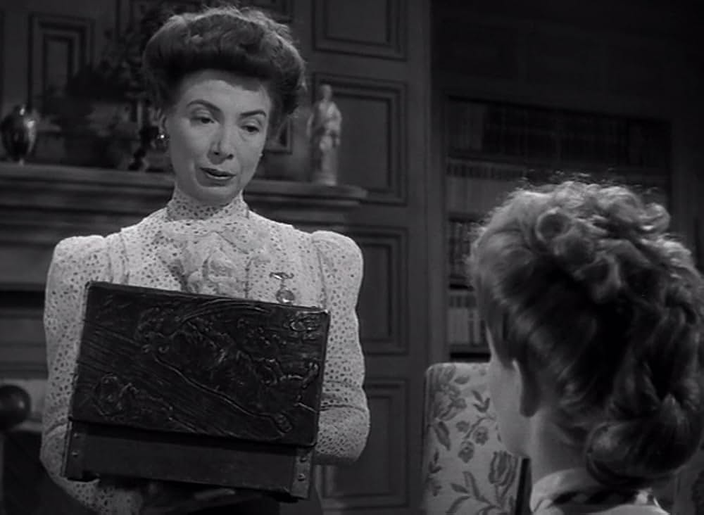 謎の狼女の画像