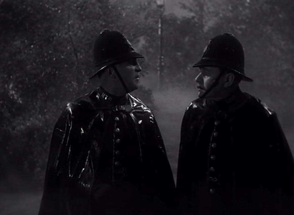 謎の狼女の画像