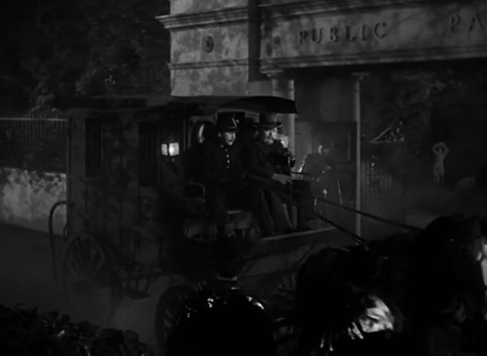 謎の狼女の画像