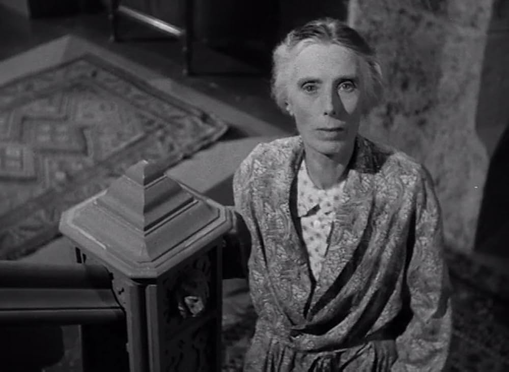 謎の狼女の画像