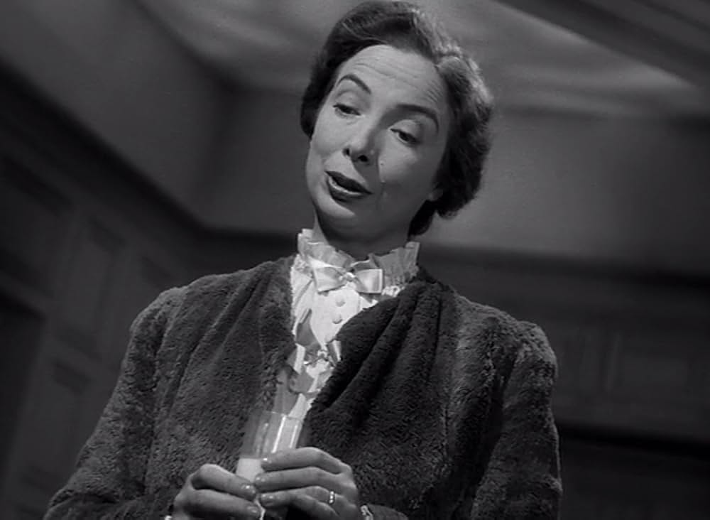 謎の狼女の画像