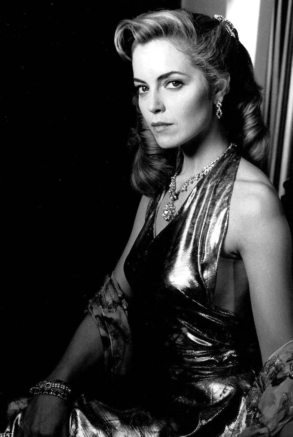 白い炎の女の画像