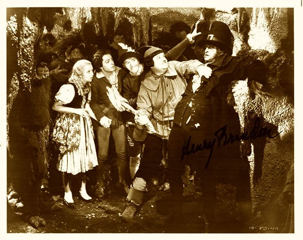 「玩具の国」Oliver Hardy & ヘンリー・ブランドン & シャーロット・ヘンリー & Felix Knight & スタン・ローレルの画像