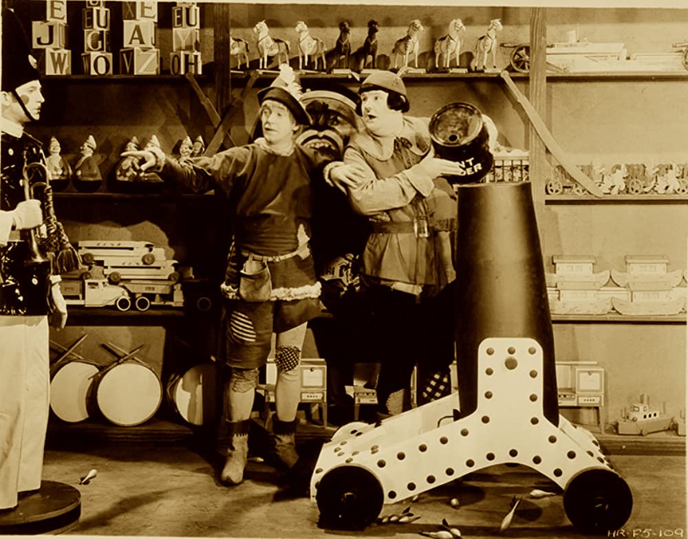 「玩具の国」Oliver Hardy & スタン・ローレルの画像