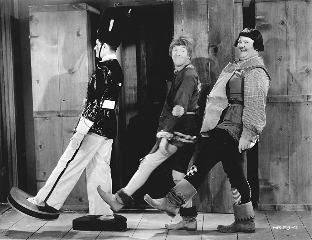 「玩具の国」Oliver Hardy & スタン・ローレルの画像
