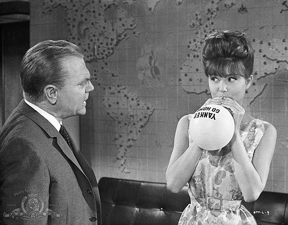 「ワン、ツー、スリー／ラブハント作戦」ジェームズ・キャグニー & パメラ・ティフィンの画像