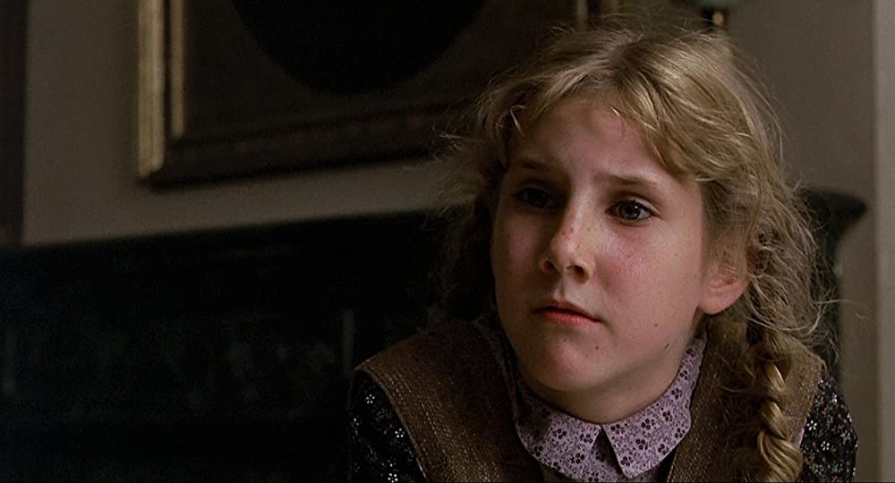 白い肌の異常な夜の画像