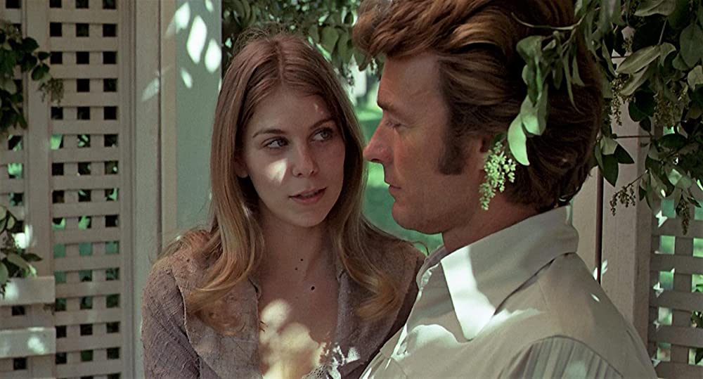 白い肌の異常な夜の画像