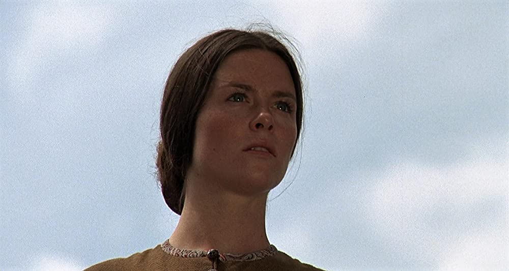 白い肌の異常な夜の画像