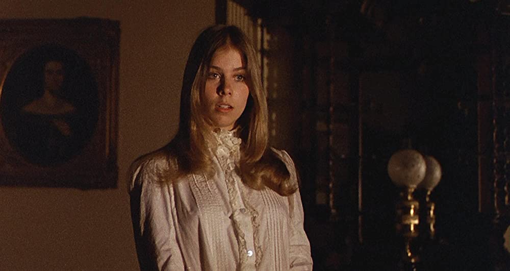 白い肌の異常な夜の画像