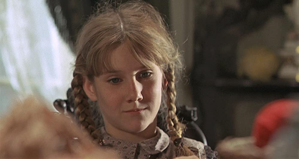 白い肌の異常な夜の画像