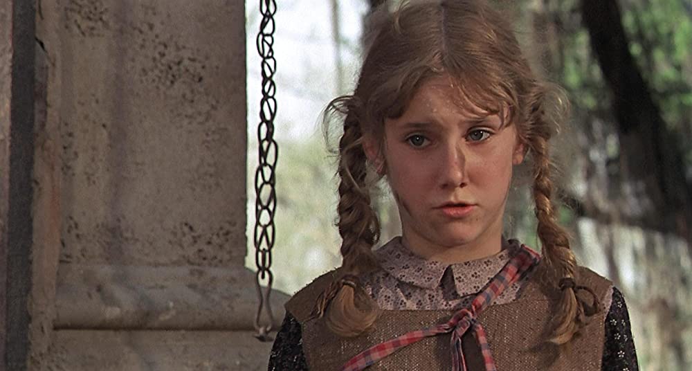 白い肌の異常な夜の画像