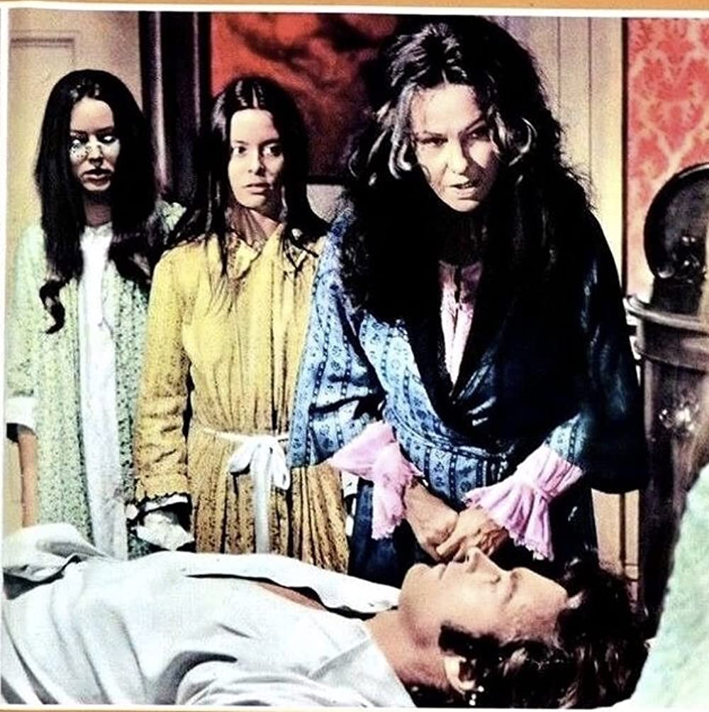 白い肌の異常な夜の画像