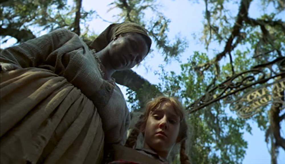 白い肌の異常な夜の画像