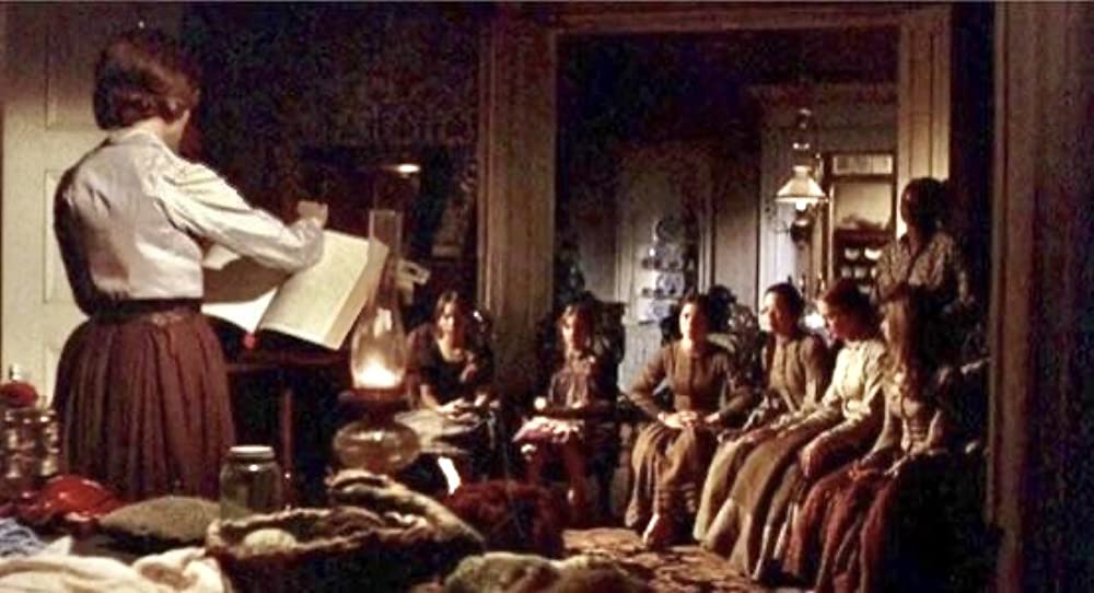 白い肌の異常な夜の画像