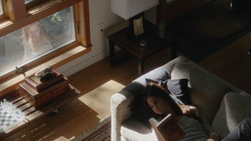 クイーン・オブ・アース（原題）の画像