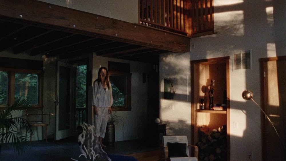 クイーン・オブ・アース（原題）の画像