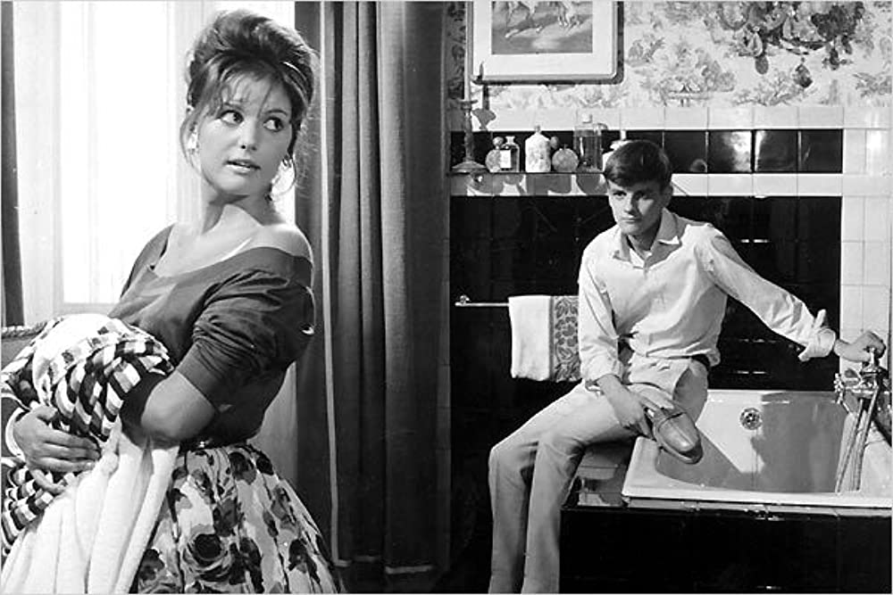 「鞄を持った女」クラウディア・カルディナーレ & ジャック・ペランの画像