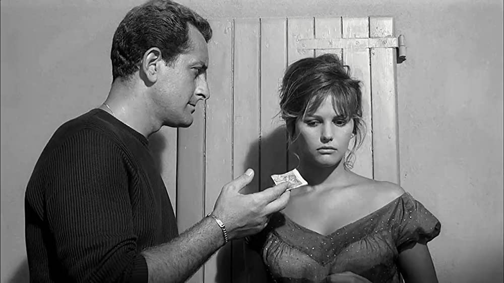 「鞄を持った女」クラウディア・カルディナーレ & リカルド・ガローネの画像