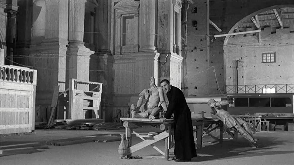 鞄を持った女の画像