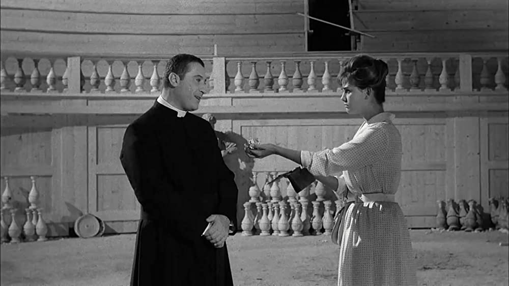 「鞄を持った女」クラウディア・カルディナーレ & ロモロ・バリの画像