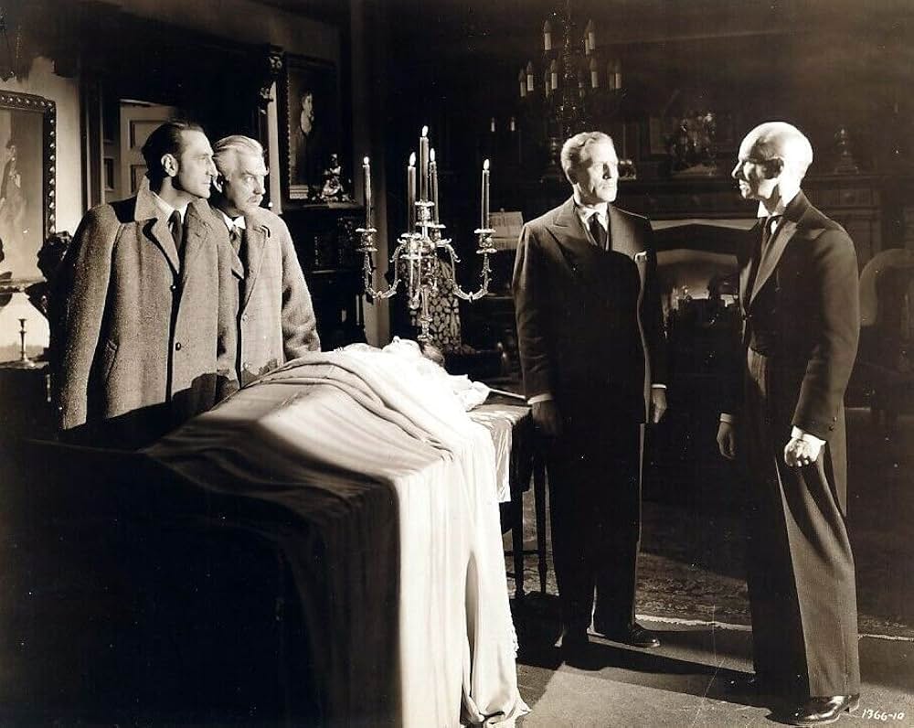 緋色の爪の画像