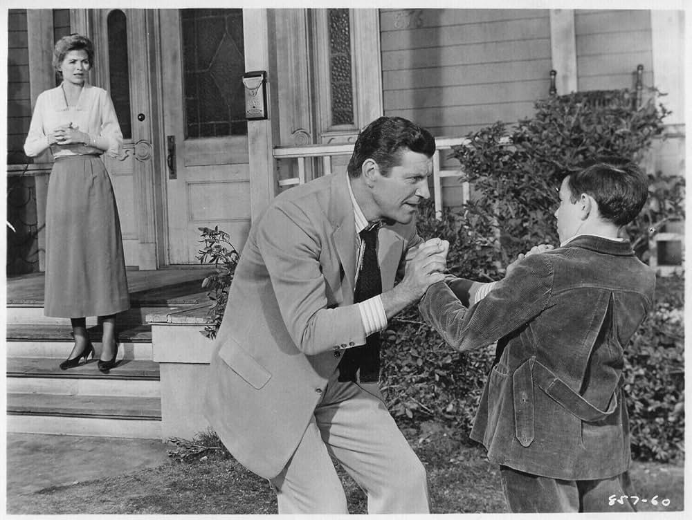 階段の上の暗闇の画像