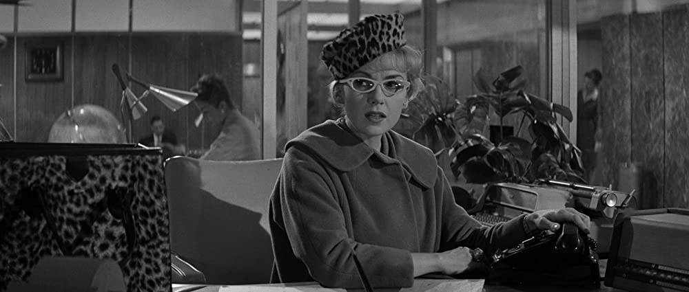 「アパートの鍵貸します」Edie Adamsの画像