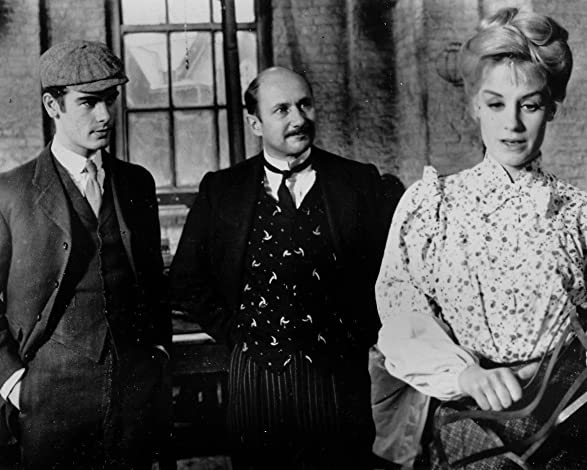 息子と恋人の画像